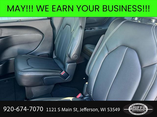 2025 Chrysler Pacifica Select