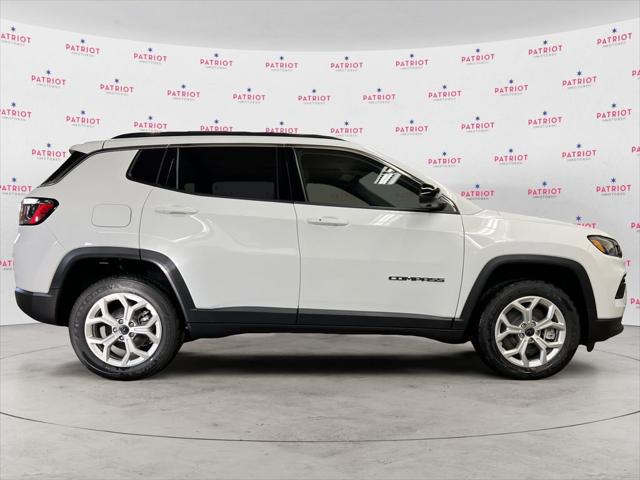 2025 Jeep Compass COMPASS LATITUDE 4X4