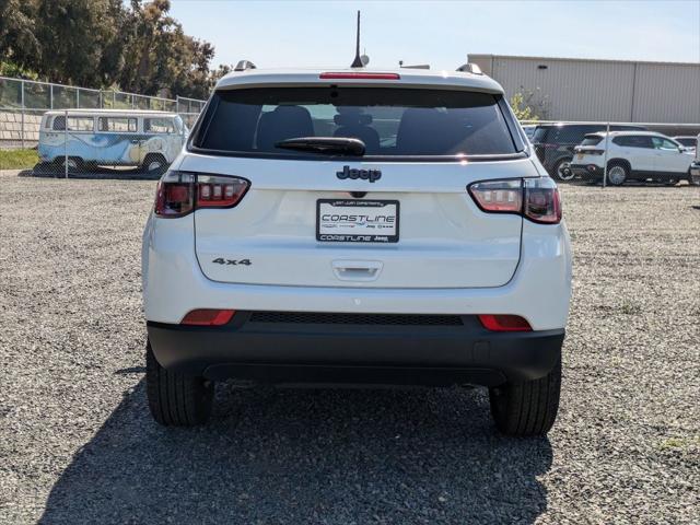 2025 Jeep Compass COMPASS LATITUDE 4X4