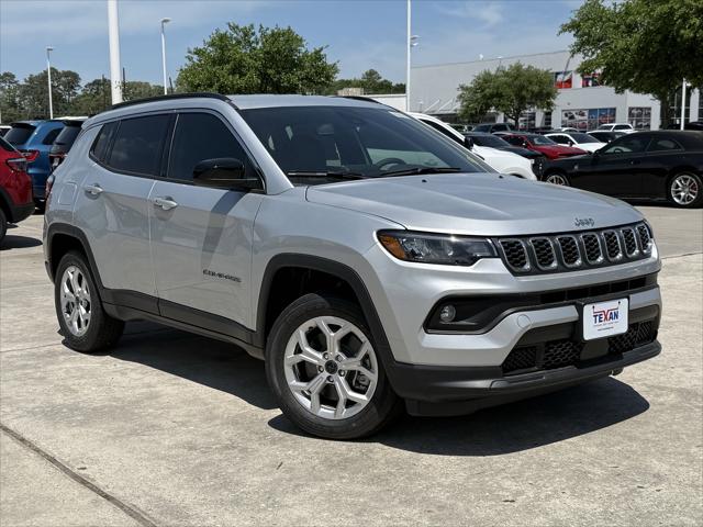 2025 Jeep Compass COMPASS LATITUDE 4X4