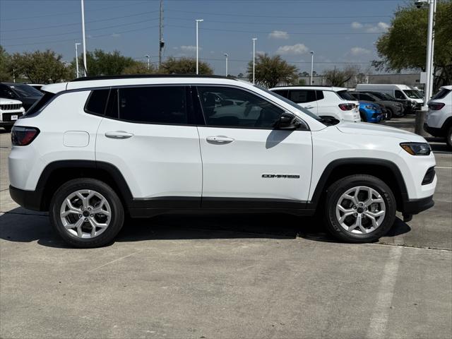 2025 Jeep Compass COMPASS LATITUDE 4X4