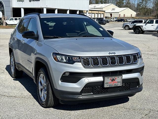 2025 Jeep Compass COMPASS LATITUDE 4X4