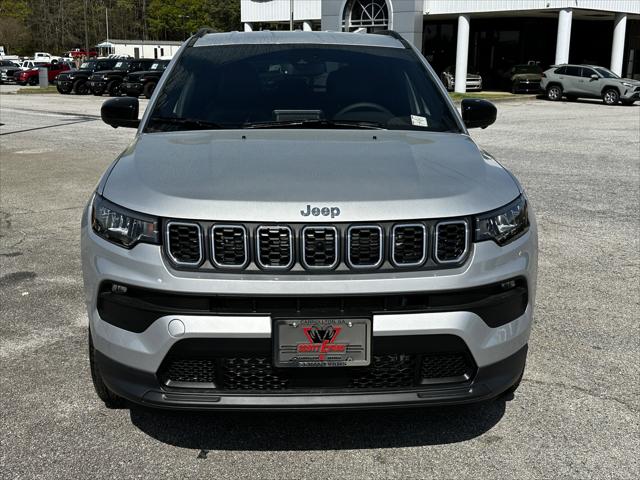 2025 Jeep Compass COMPASS LATITUDE 4X4