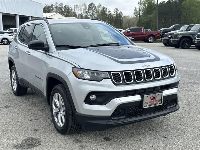 2025 Jeep Compass COMPASS LATITUDE 4X4