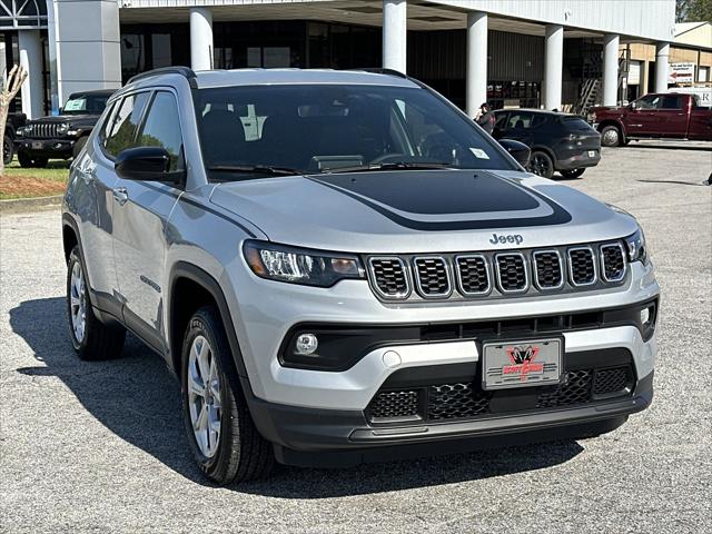 2025 Jeep Compass COMPASS LATITUDE 4X4