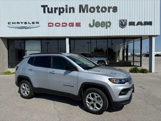 2025 Jeep Compass COMPASS LATITUDE 4X4