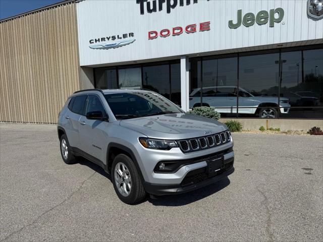 2025 Jeep Compass COMPASS LATITUDE 4X4