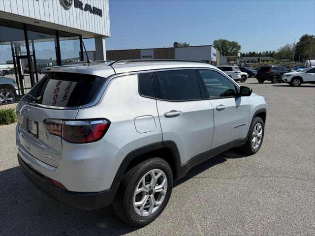 2025 Jeep Compass COMPASS LATITUDE 4X4