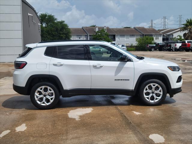 2025 Jeep Compass COMPASS LATITUDE 4X4