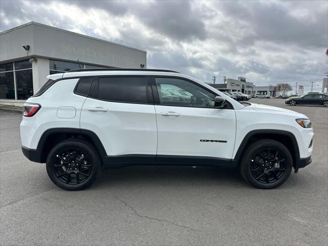 2025 Jeep Compass COMPASS LATITUDE 4X4
