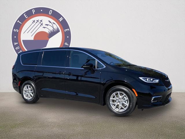 2025 Chrysler Pacifica PACIFICA SELECT