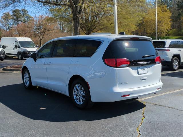 2023 Chrysler Voyager LX