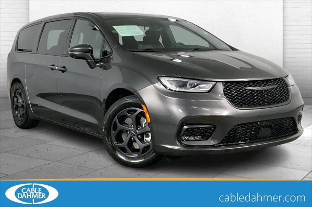 2022 Chrysler Pacifica Hybrid Limited for sale in Independence, MO