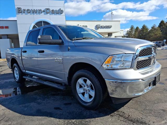2022 RAM 1500 Classic SLT Crew Cab 4x4 57 Box