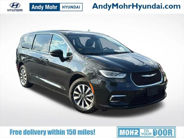 2023 Chrysler Pacifica Hybrid Touring L for sale in Bloomington, IN