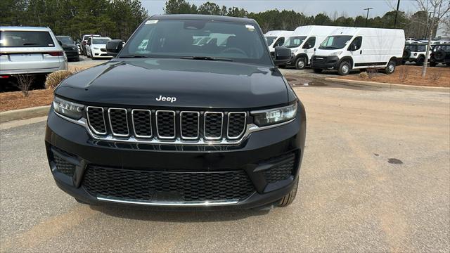 2025 Jeep Grand Cherokee GRAND CHEROKEE LAREDO X 4X4