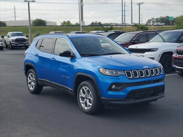 2025 Jeep Compass COMPASS LATITUDE 4X4