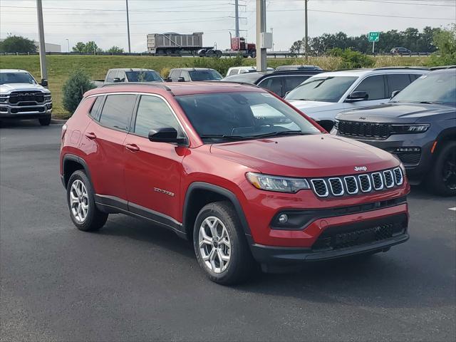 2025 Jeep Compass COMPASS LATITUDE 4X4