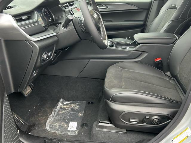 2025 Jeep Grand Cherokee GRAND CHEROKEE ALTITUDE 4X4