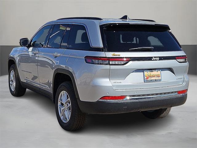 2025 Jeep Grand Cherokee GRAND CHEROKEE LAREDO X 4X4