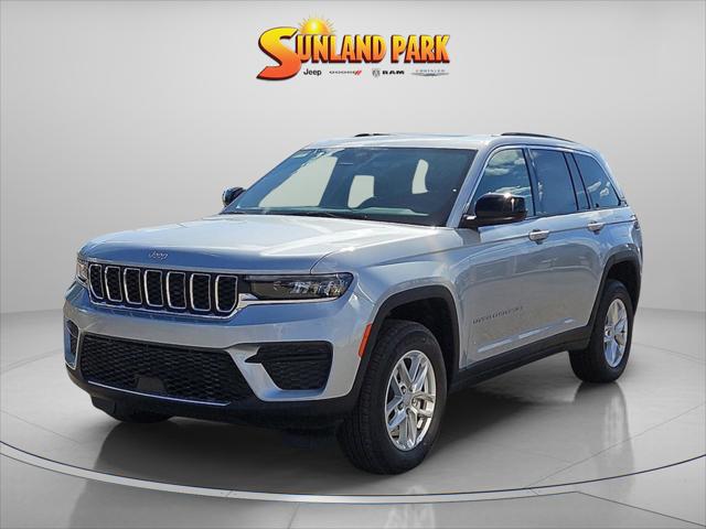 2025 Jeep Grand Cherokee GRAND CHEROKEE LAREDO X 4X4