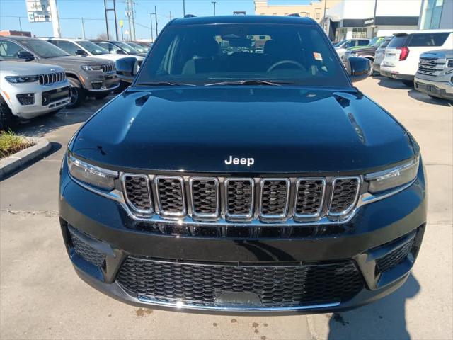 2025 Jeep Grand Cherokee GRAND CHEROKEE LAREDO X 4X4