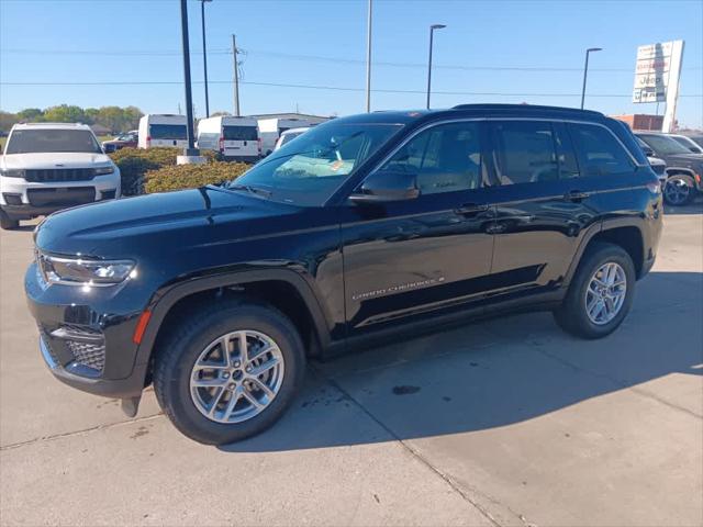 2025 Jeep Grand Cherokee GRAND CHEROKEE LAREDO X 4X4