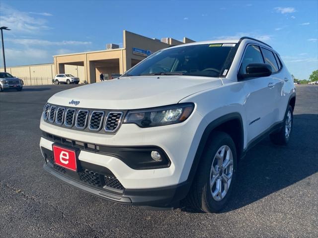 2025 Jeep Compass COMPASS LATITUDE 4X4