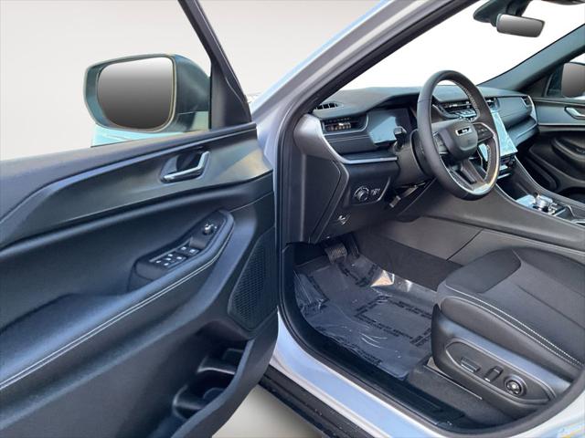 2025 Jeep Grand Cherokee Laredo X 4x4