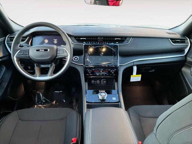 2025 Jeep Grand Cherokee Laredo X 4x4