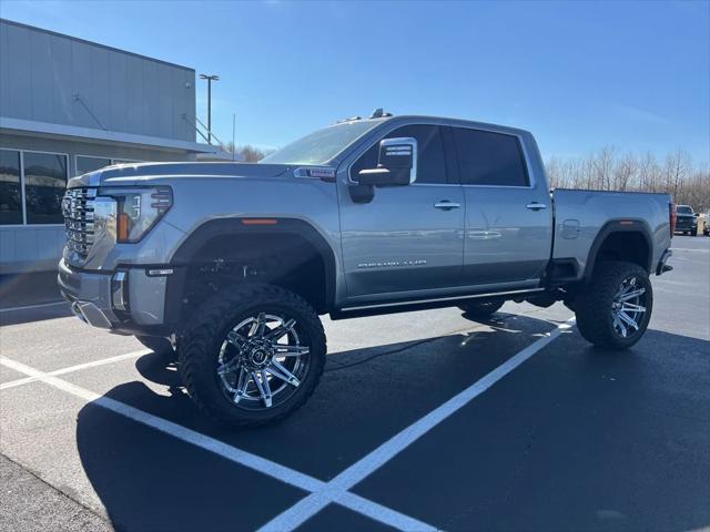 2024 GMC Sierra 2500HD 4WD Crew Cab Standard Bed Denali