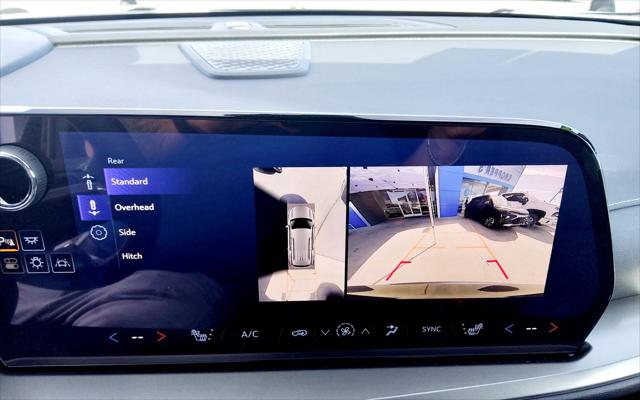 2025 Chevrolet Traverse AWD LT
