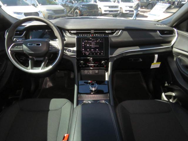 2025 Jeep Grand Cherokee GRAND CHEROKEE L LAREDO X 4X4