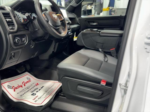 2025 RAM Ram 1500 RAM 1500 TRADESMAN QUAD CAB 4X2 64 BOX