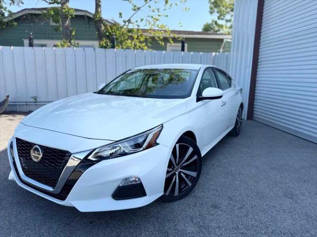 2022 Nissan Altima SR FWD