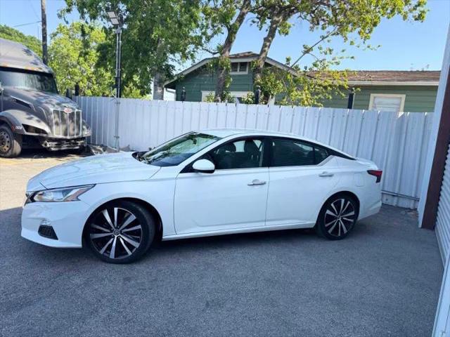 2022 Nissan Altima SR FWD