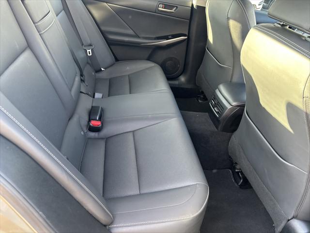 2018 Lexus IS 300 3.5L AWD Premium Plus w/ Comfort Pkg
