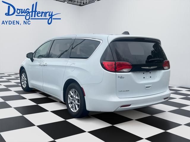 2023 Chrysler Voyager LX