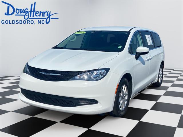 2023 Chrysler Voyager LX