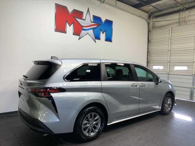 2021 Toyota Sienna LE