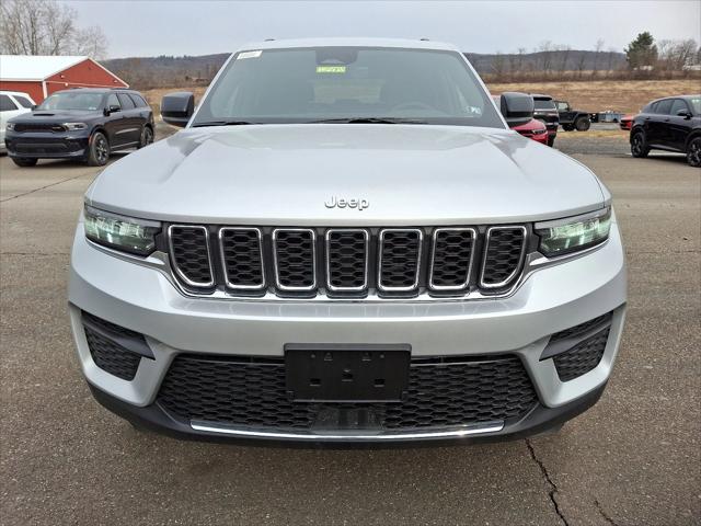 2025 Jeep Grand Cherokee GRAND CHEROKEE LAREDO X 4X4