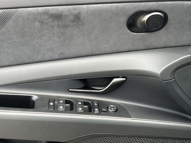 2025 Hyundai Elantra Base (M6)