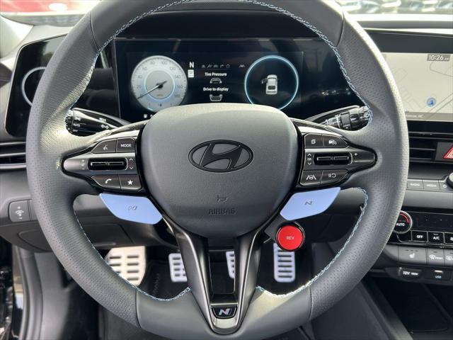 2025 Hyundai Elantra Base (M6)