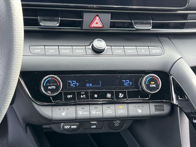 2025 Hyundai Elantra Base (M6)