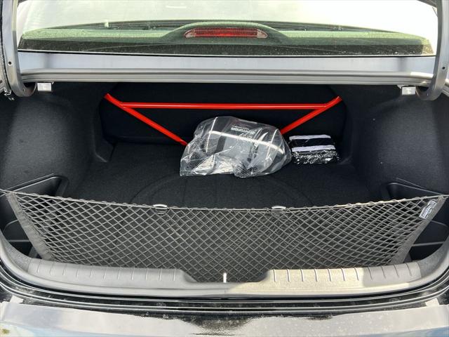 2025 Hyundai Elantra Base (M6)
