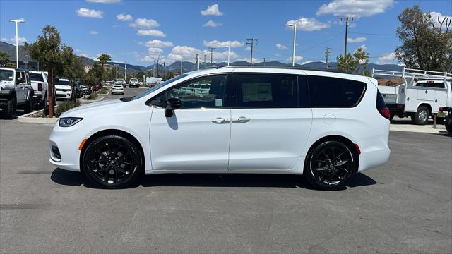 2025 Chrysler Pacifica PACIFICA LIMITED