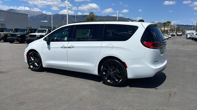 2025 Chrysler Pacifica PACIFICA LIMITED