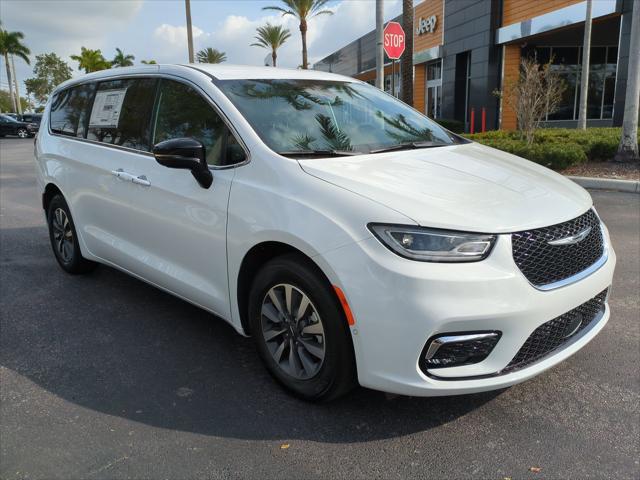 2025 Chrysler Pacifica Hybrid PACIFICA PLUG-IN HYBRID SELECT