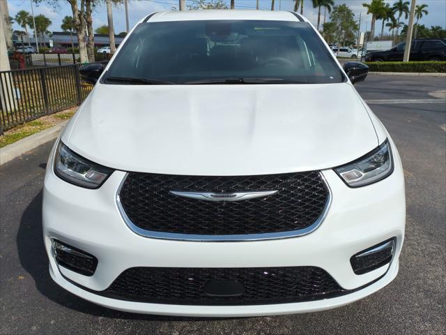 2025 Chrysler Pacifica Hybrid PACIFICA PLUG-IN HYBRID SELECT