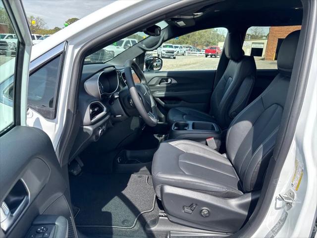 2025 Chrysler Voyager VOYAGER